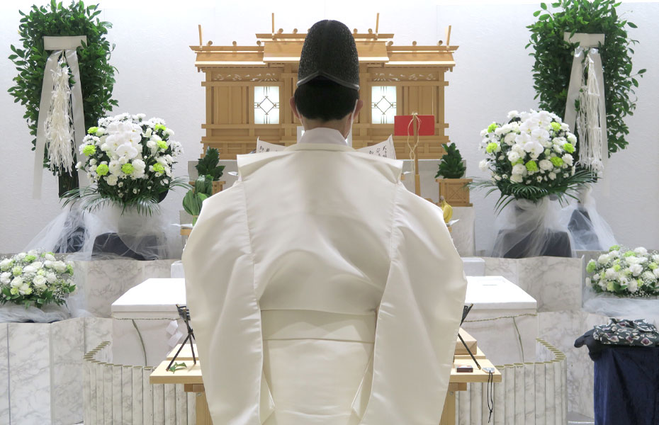 神道のお葬式では僧侶や戒名はどうする？基本知識とマナーも解説